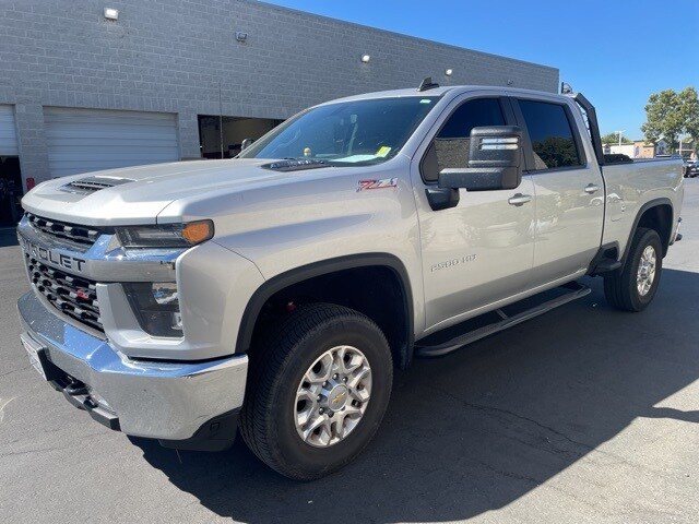 2023 Chevrolet Silverado 2500HD LT photo 3