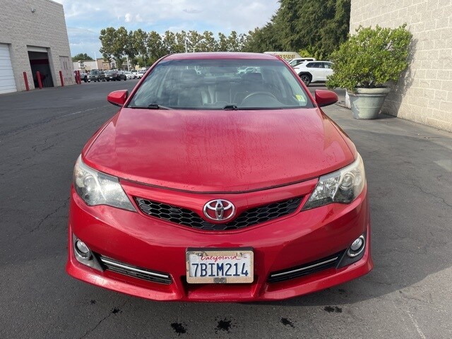 2014 Toyota Camry SE photo 2