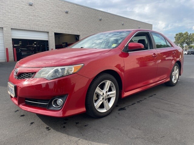 2014 Toyota Camry SE photo 3