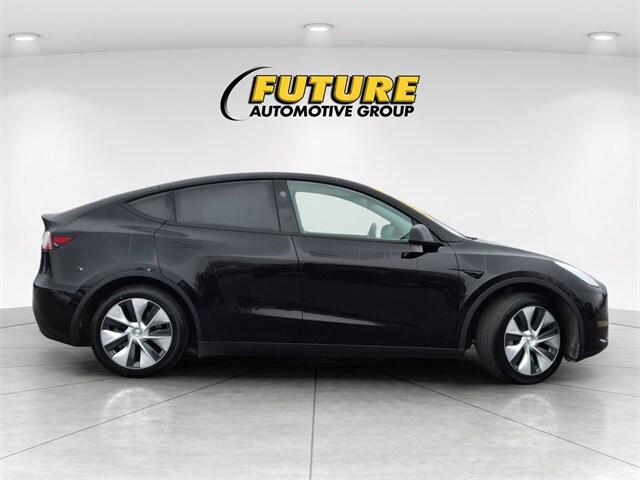 2024 Tesla Model Y Standard Range photo 3