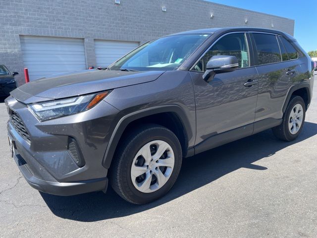 2024 Toyota RAV4 LE photo 3
