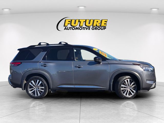 2022 Nissan Pathfinder Platinum photo 3