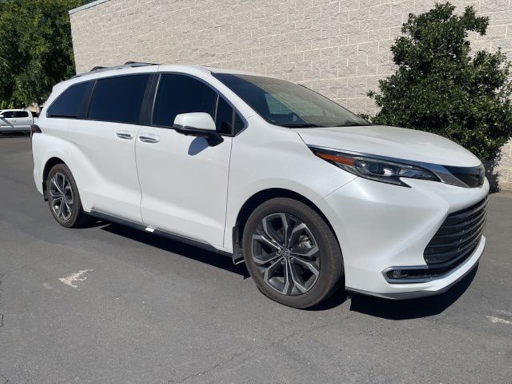 Used 2025 Toyota Sienna Platinum Minivan/Van