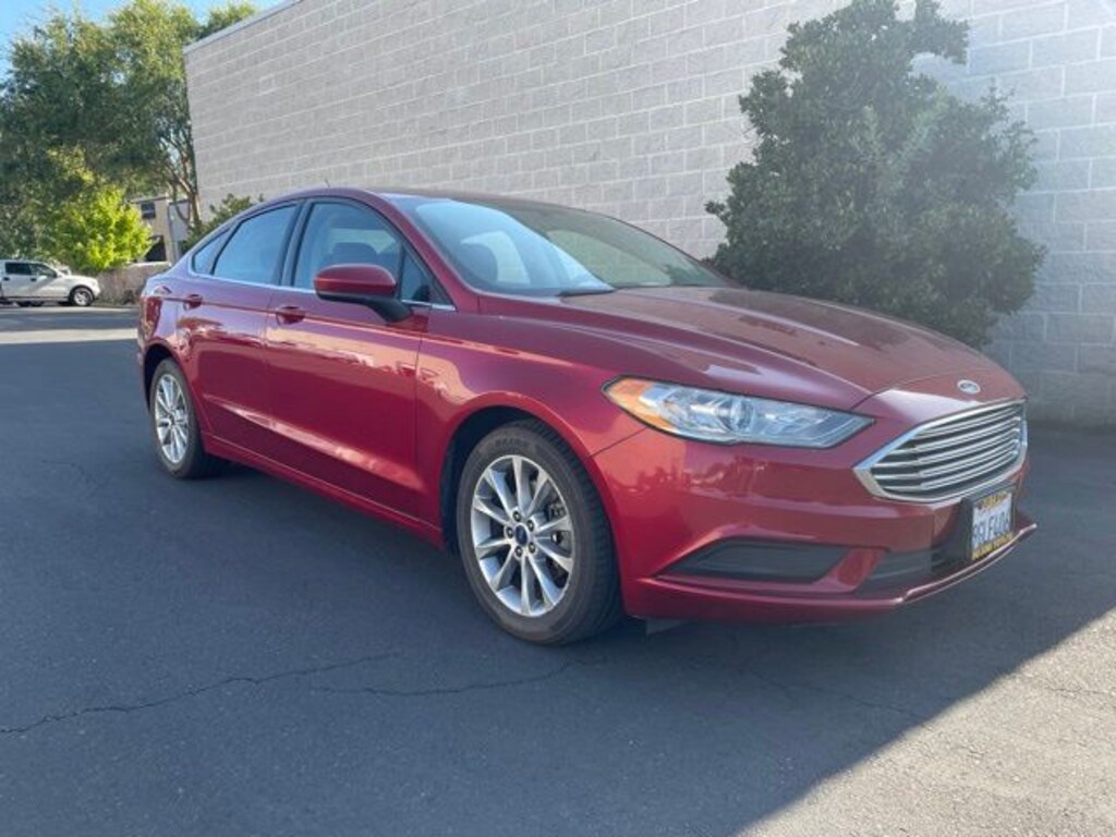 Used 2017 Ford Fusion SE Sedan