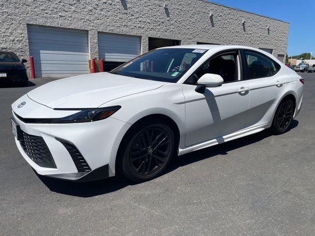 2025 Toyota Camry SE photo 3