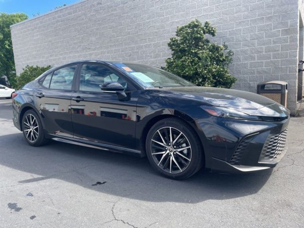 Used 2025 Toyota Camry SE Sedan