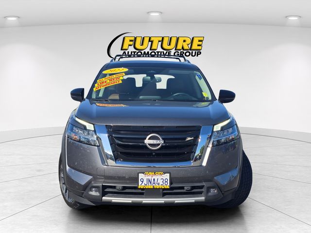 2022 Nissan Pathfinder Platinum photo 2