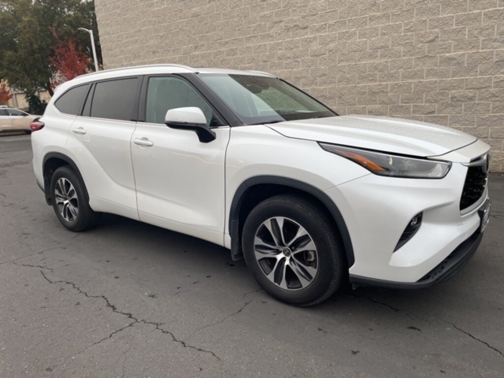 Used 2022 Toyota Highlander XLE SUV