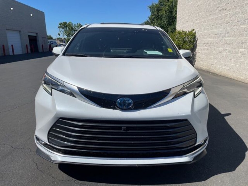 Used 2025 Toyota Sienna Platinum Minivan/Van