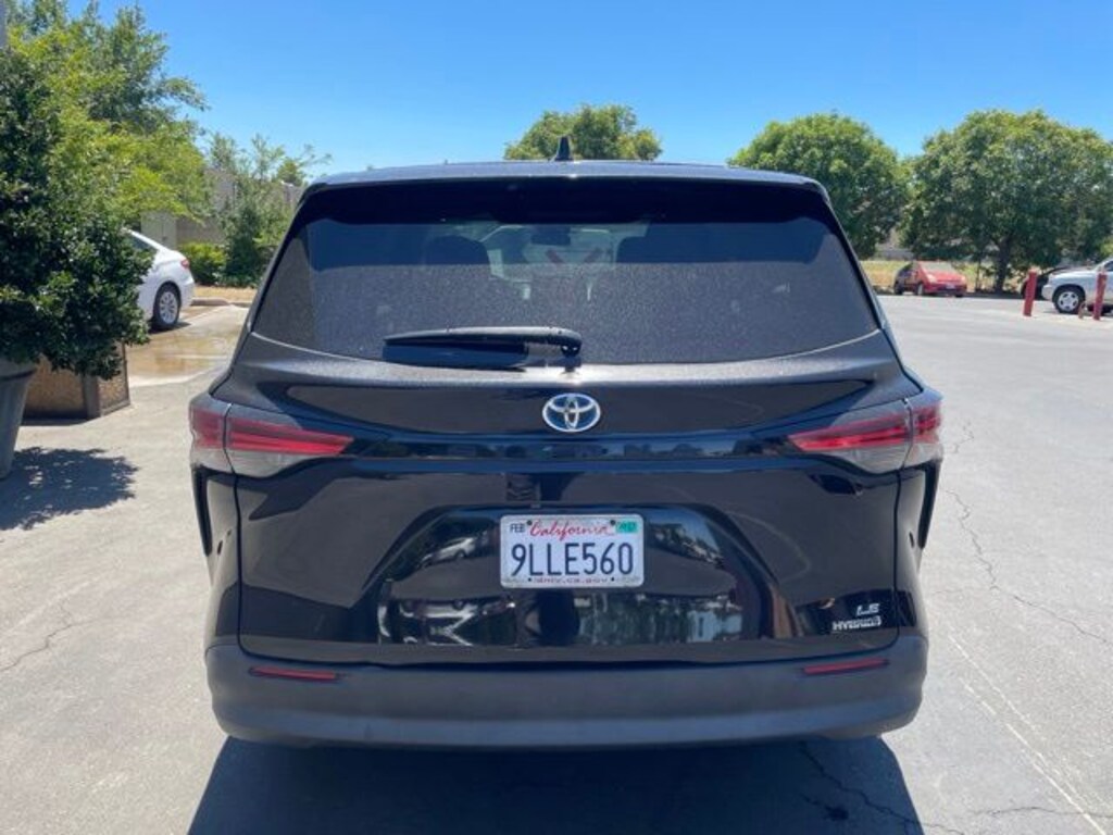 Used 2022 Toyota Sienna LE Minivan/Van