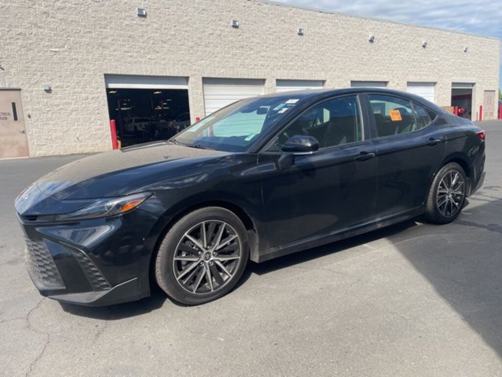 Used 2025 Toyota Camry SE Sedan