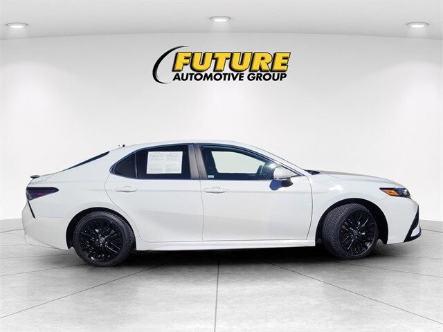 2024 Toyota Camry SE photo 3