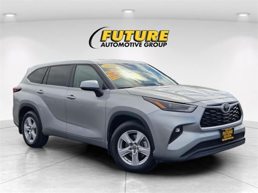 Used 2024 Toyota Highlander LE SUV