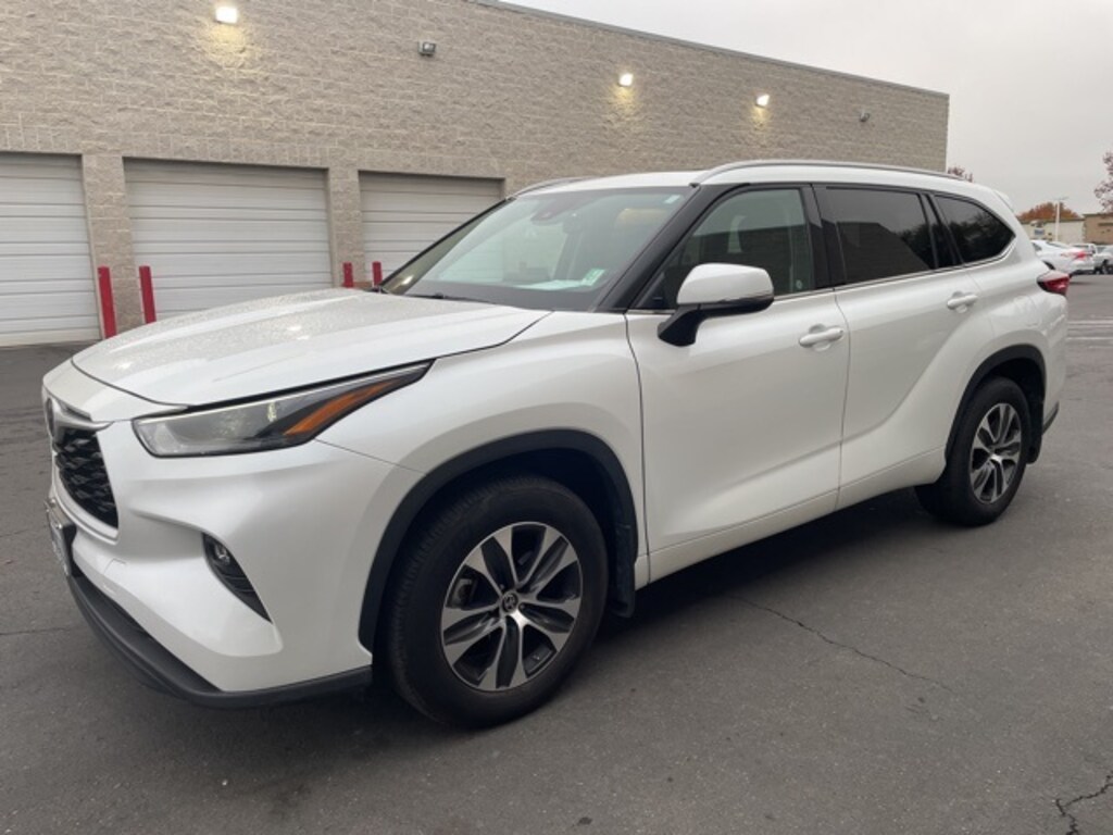 Used 2022 Toyota Highlander XLE SUV