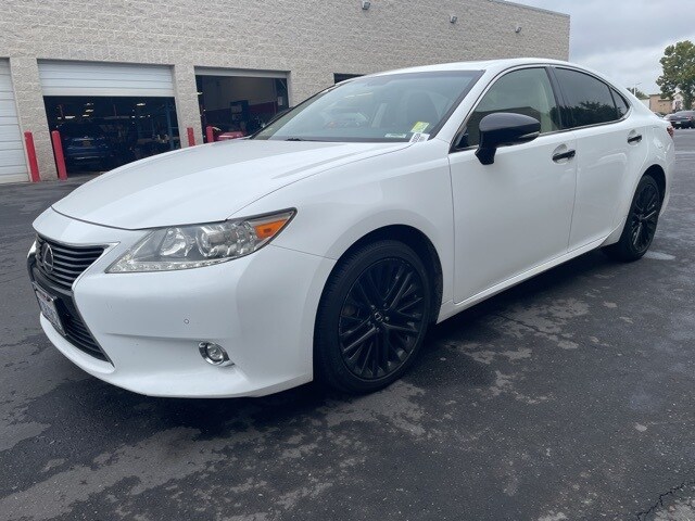 2015 Lexus ES 350 photo 3