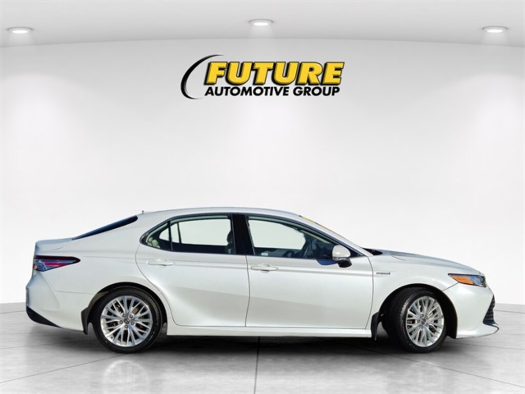 Used 2020 Toyota Camry Hybrid XLE Sedan