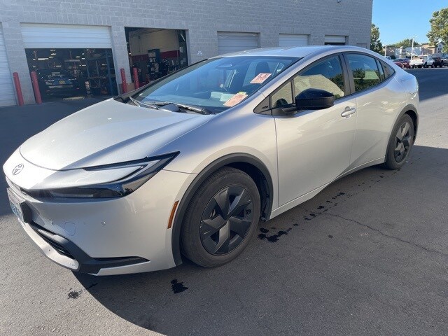 2024 Toyota Prius Limited photo 3