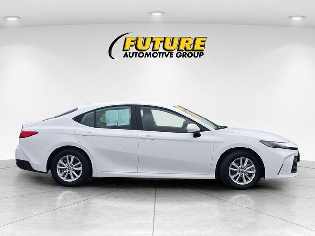 2025 Toyota Camry LE photo 3