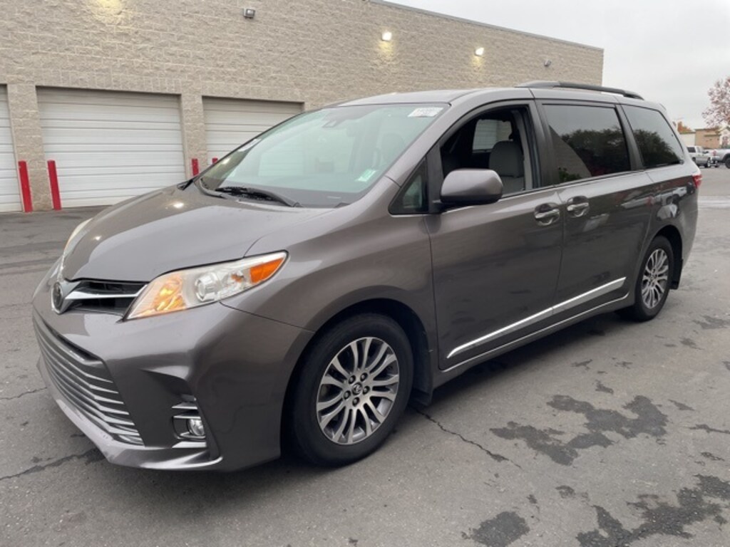 Used 2020 Toyota Sienna XLE Premium Minivan/Van