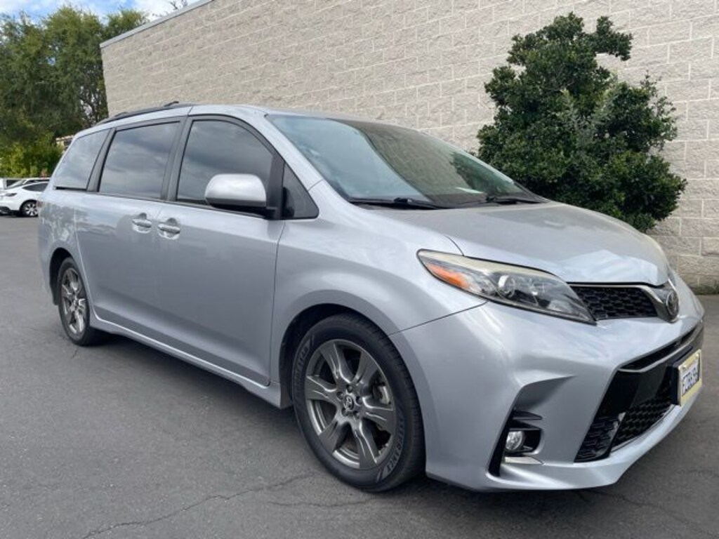 Certified 2018 Toyota Sienna SE Premium Minivan/Van