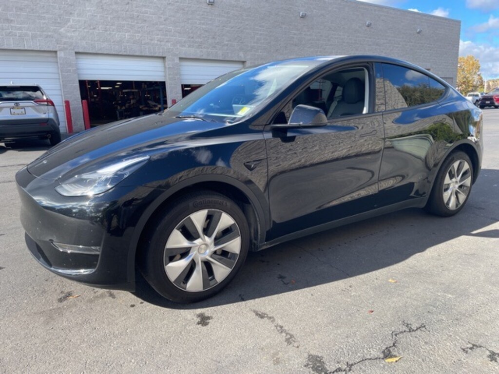 Used 2024 Tesla Model Y Standard Range SUV