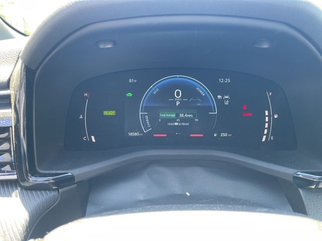 2025 Toyota Camry SE photo 5