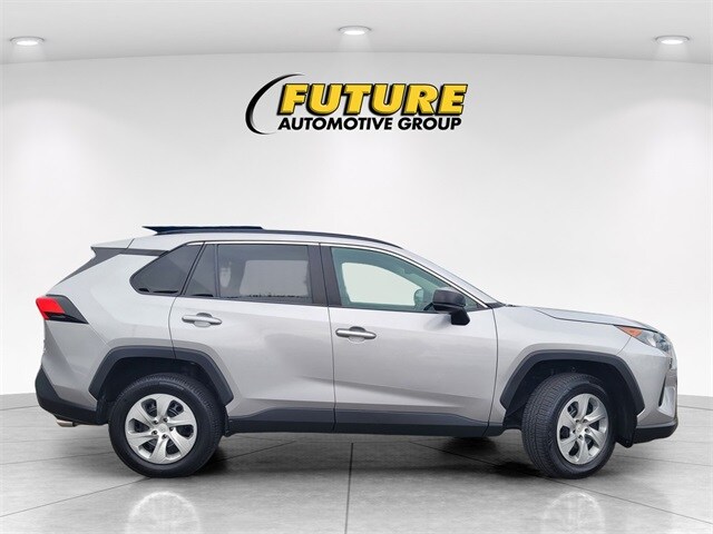 2021 Toyota RAV4 LE photo 2