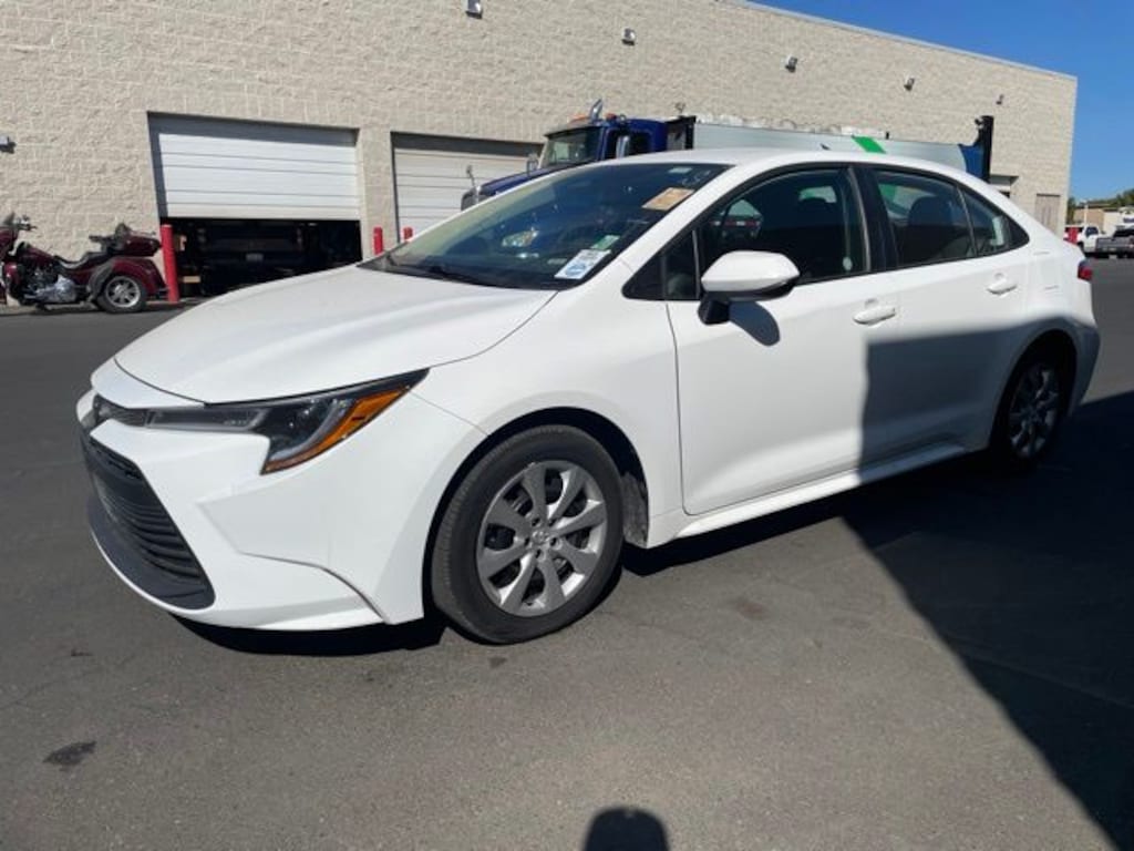 Used 2025 Toyota Corolla LE Sedan