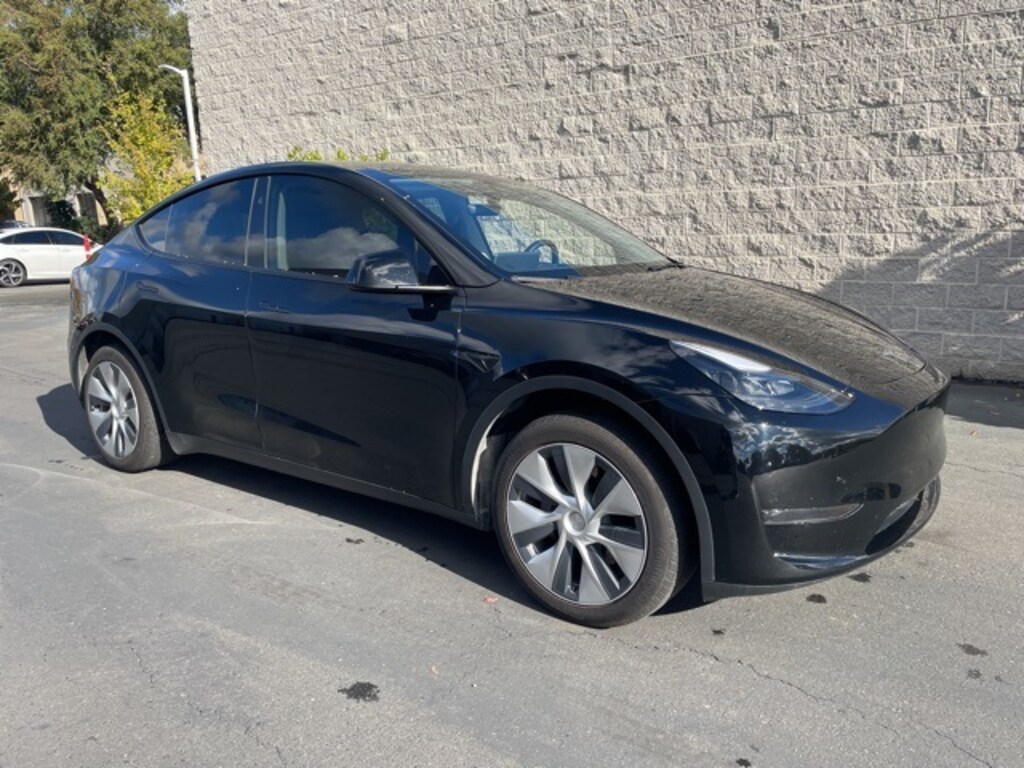 Used 2024 Tesla Model Y Standard Range SUV