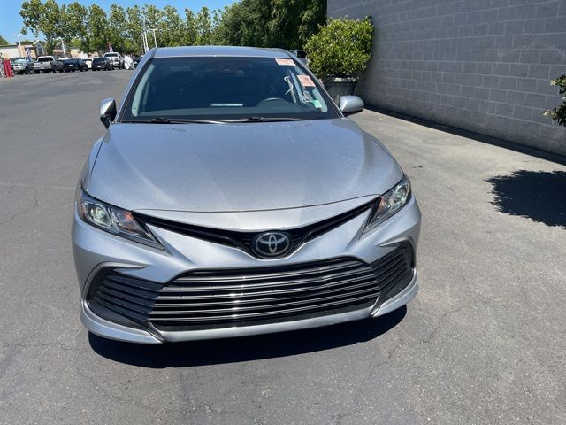 2022 Toyota Camry LE photo 2