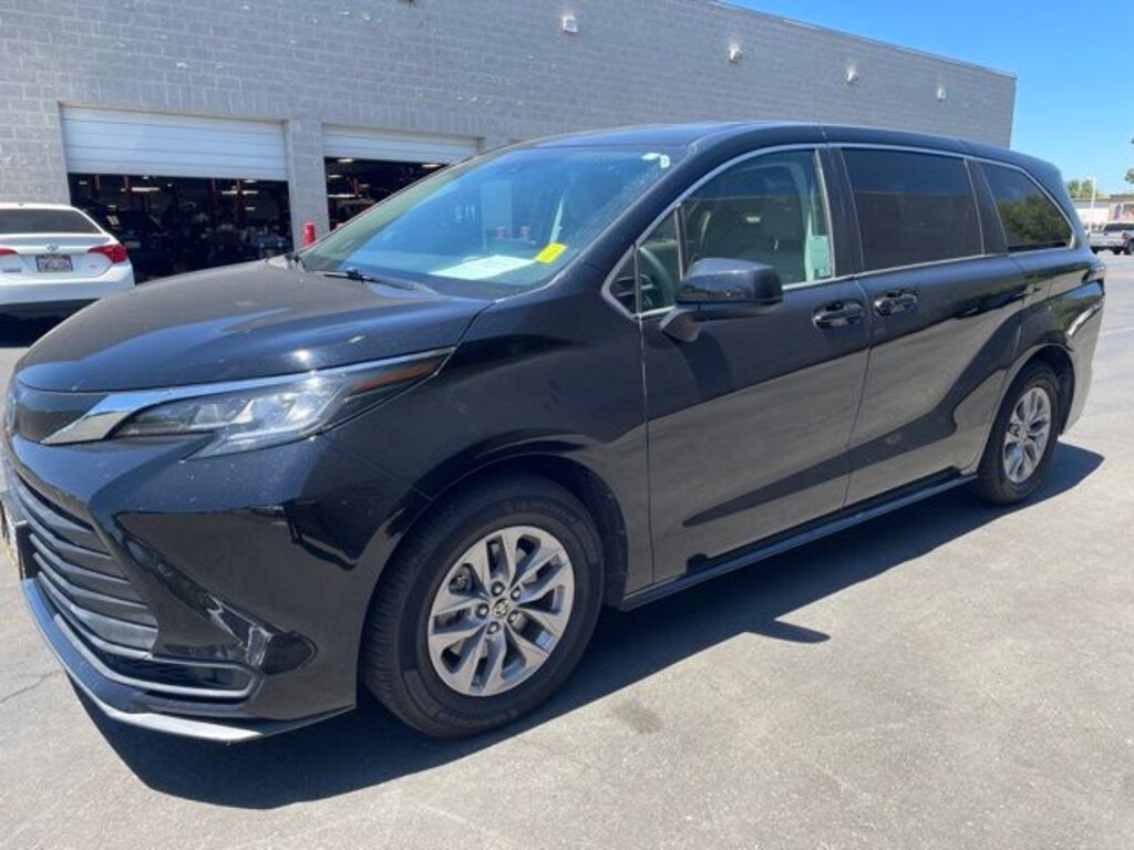 Used 2022 Toyota Sienna LE Minivan/Van