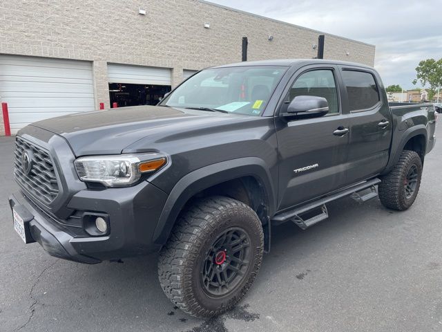 2023 Toyota Tacoma TRD Off-Road photo 3