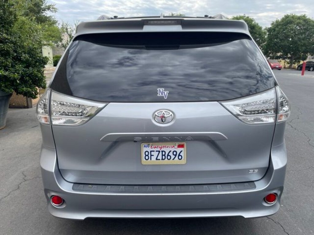 Certified 2018 Toyota Sienna SE Premium Minivan/Van