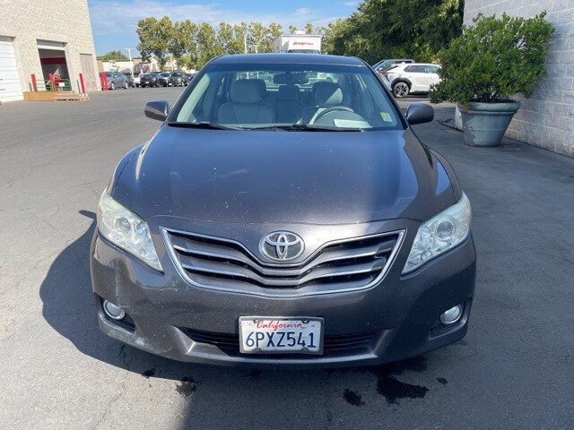 2011 Toyota Camry XLE photo 2