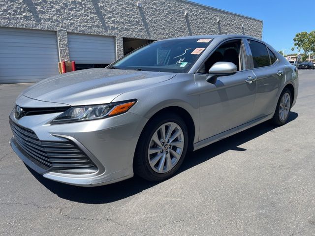 2022 Toyota Camry LE photo 3