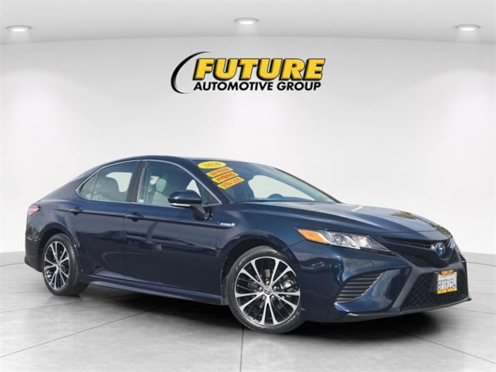 Used 2020 Toyota Camry Hybrid SE Sedan
