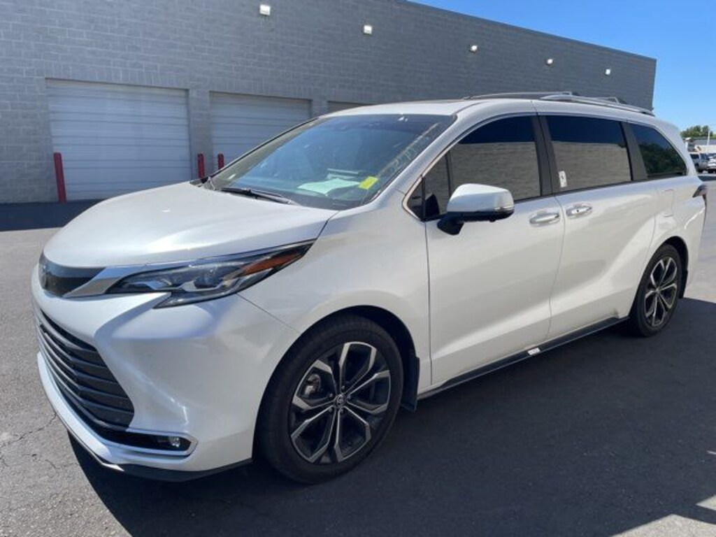 Used 2025 Toyota Sienna Platinum Minivan/Van