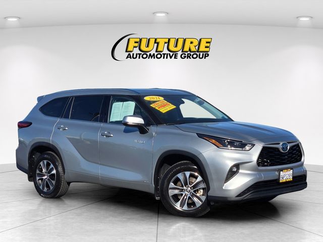 2021 Toyota Highlander Hybrid XLE photo 3