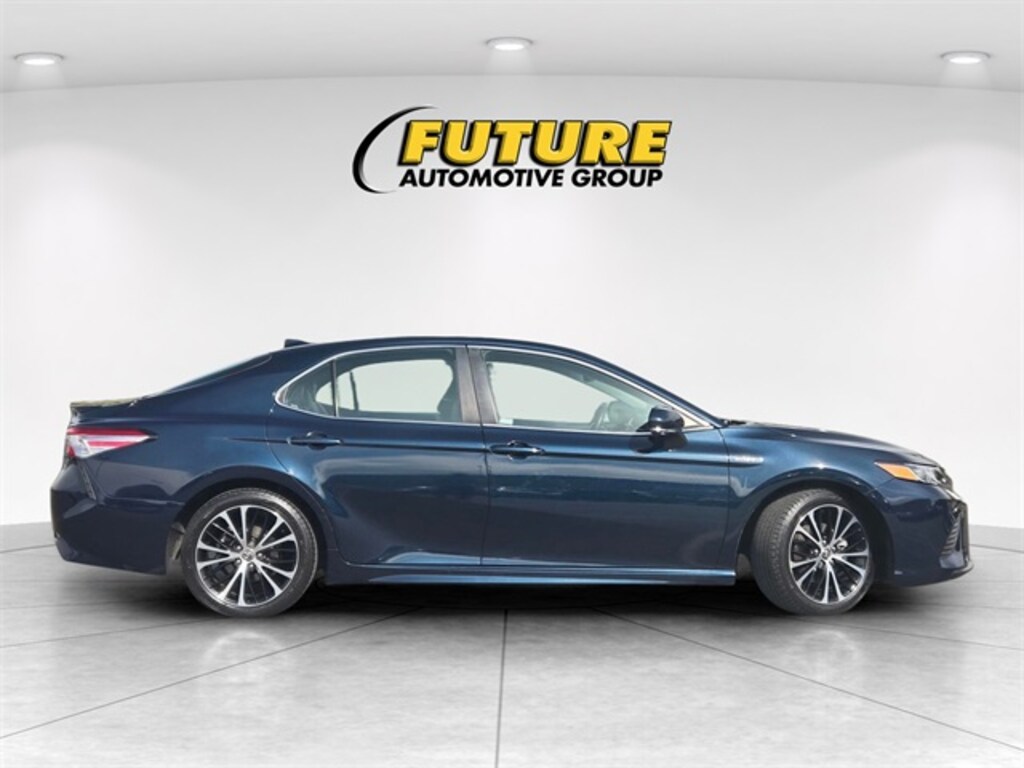 Used 2020 Toyota Camry Hybrid SE Sedan
