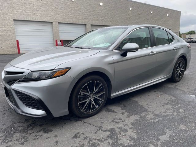 2024 Toyota Camry SE photo 3