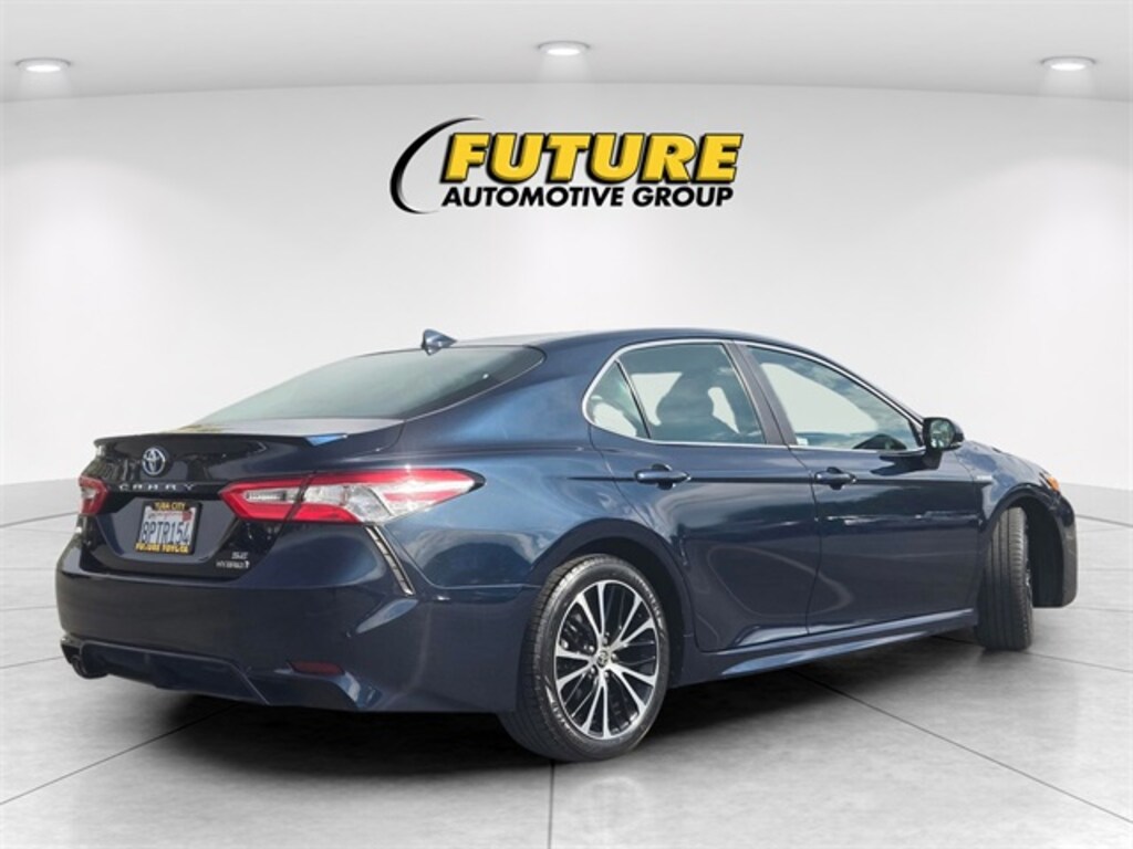 Used 2020 Toyota Camry Hybrid SE Sedan