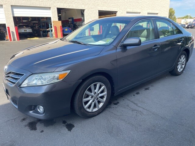 2011 Toyota Camry XLE photo 3