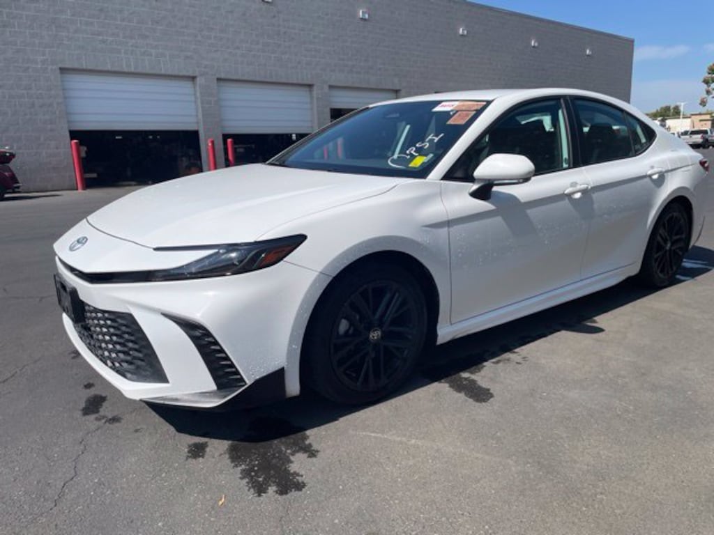 Used 2025 Toyota Camry SE Sedan