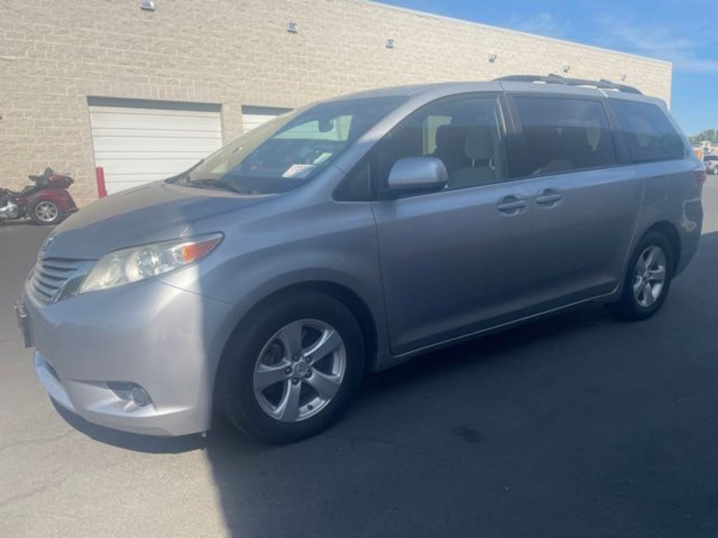 Certified 2017 Toyota Sienna LE Minivan/Van