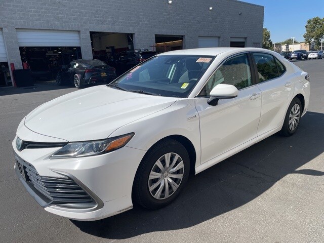 2021 Toyota Camry Hybrid LE photo 3