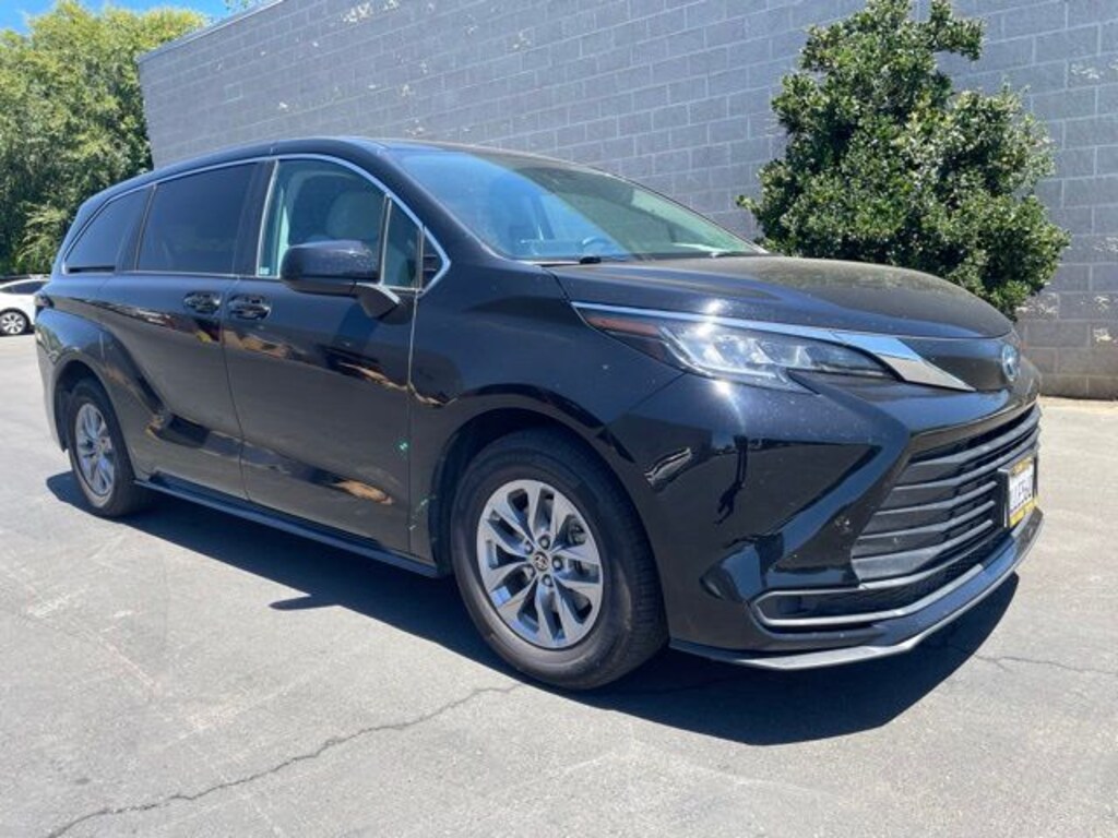 Used 2022 Toyota Sienna LE Minivan/Van