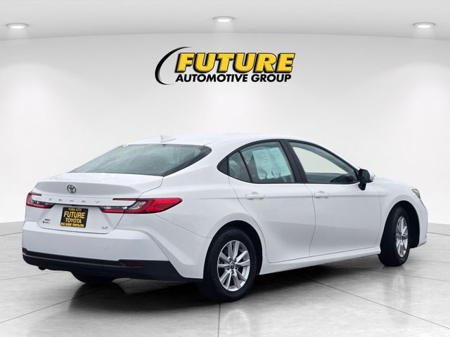 2025 Toyota Camry LE photo 4