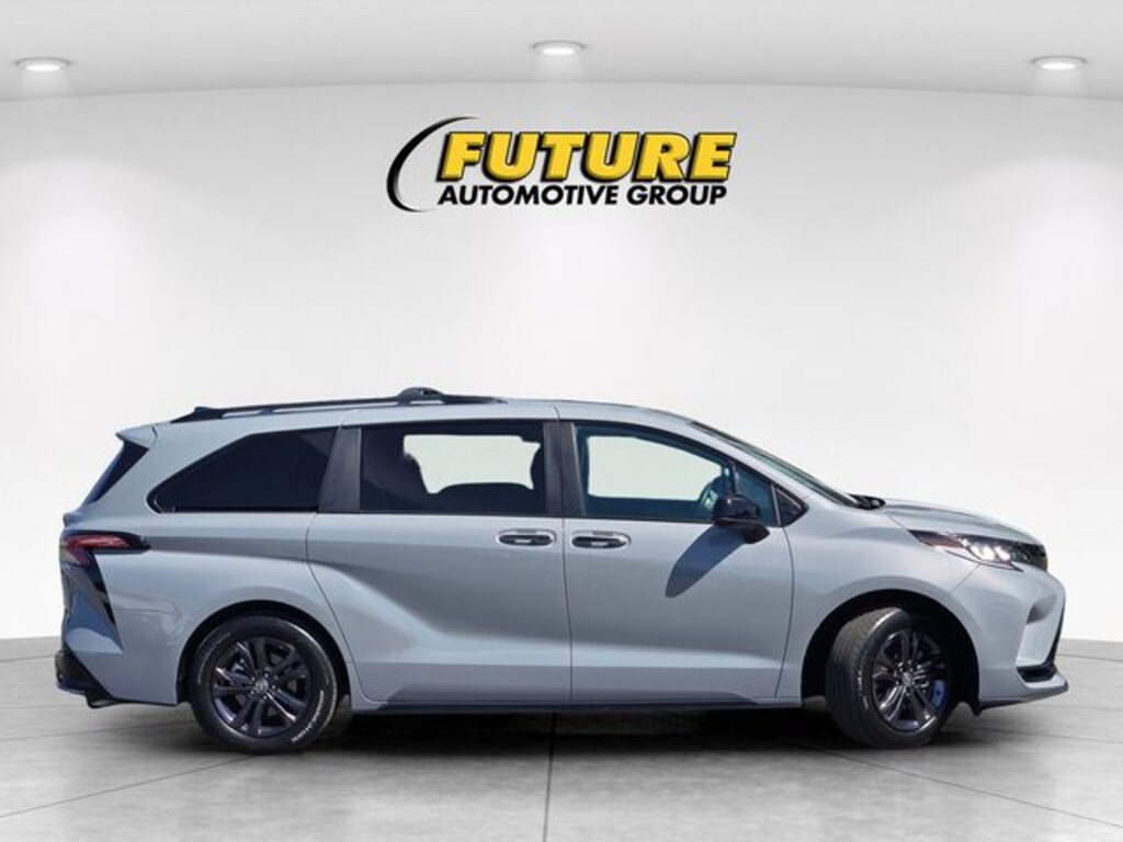 Used 2025 Toyota Sienna XSE Minivan/Van