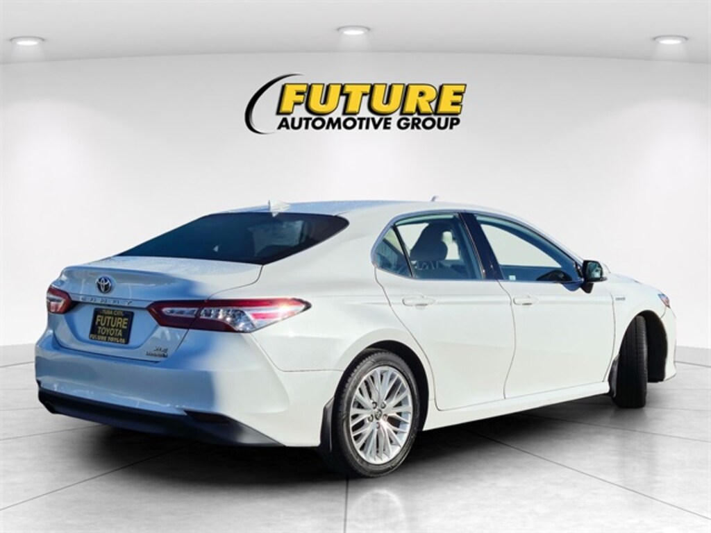 Used 2020 Toyota Camry Hybrid XLE Sedan