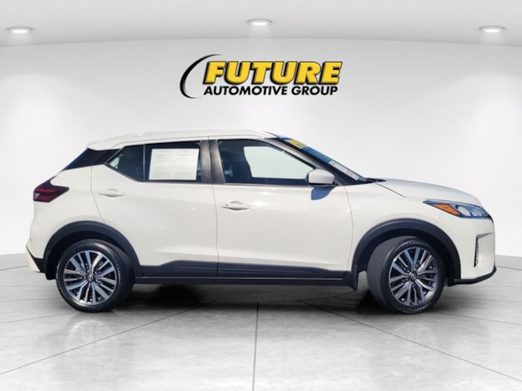 Used 2024 Nissan Kicks SV SUV